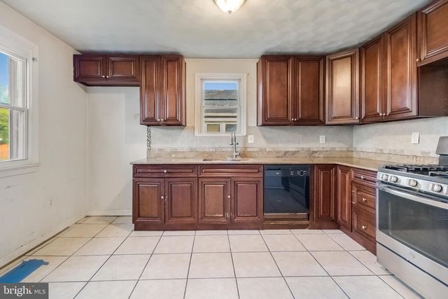 5203 ADDISON RD, Capitol Heights, MD 20743