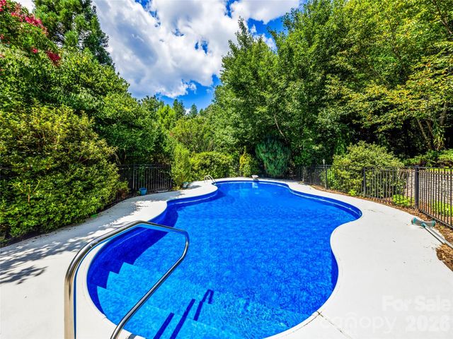 150 Rainbow View Drive, Fletcher, NC 28732