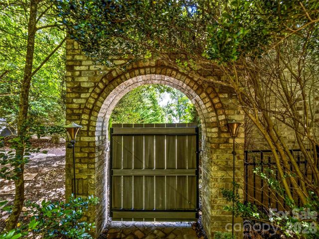 150 Rainbow View Drive, Fletcher, NC 28732