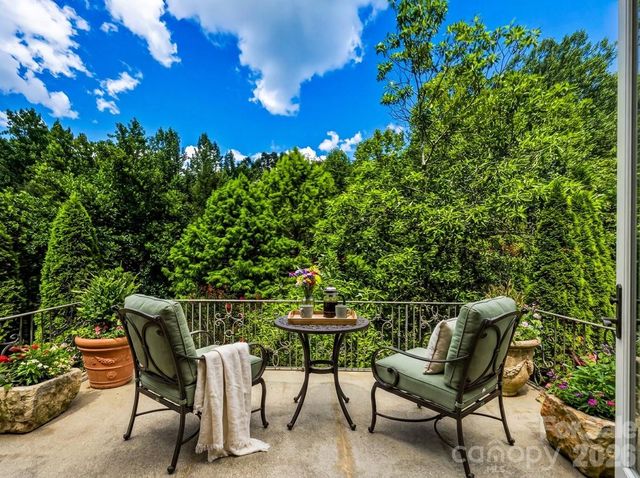 150 Rainbow View Drive, Fletcher, NC 28732