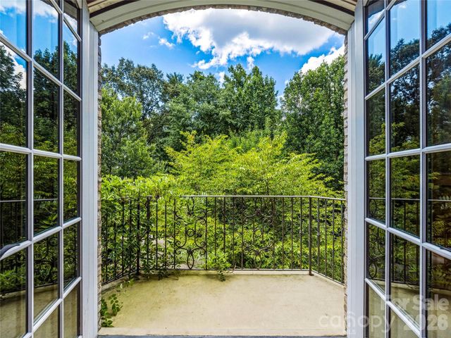 150 Rainbow View Drive, Fletcher, NC 28732