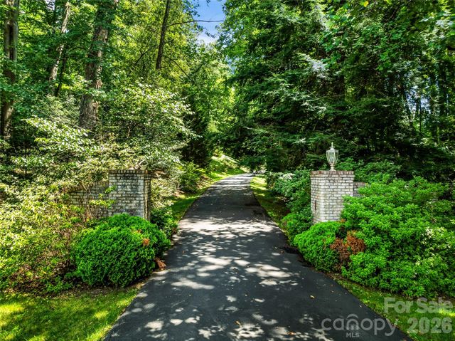 150 Rainbow View Drive, Fletcher, NC 28732