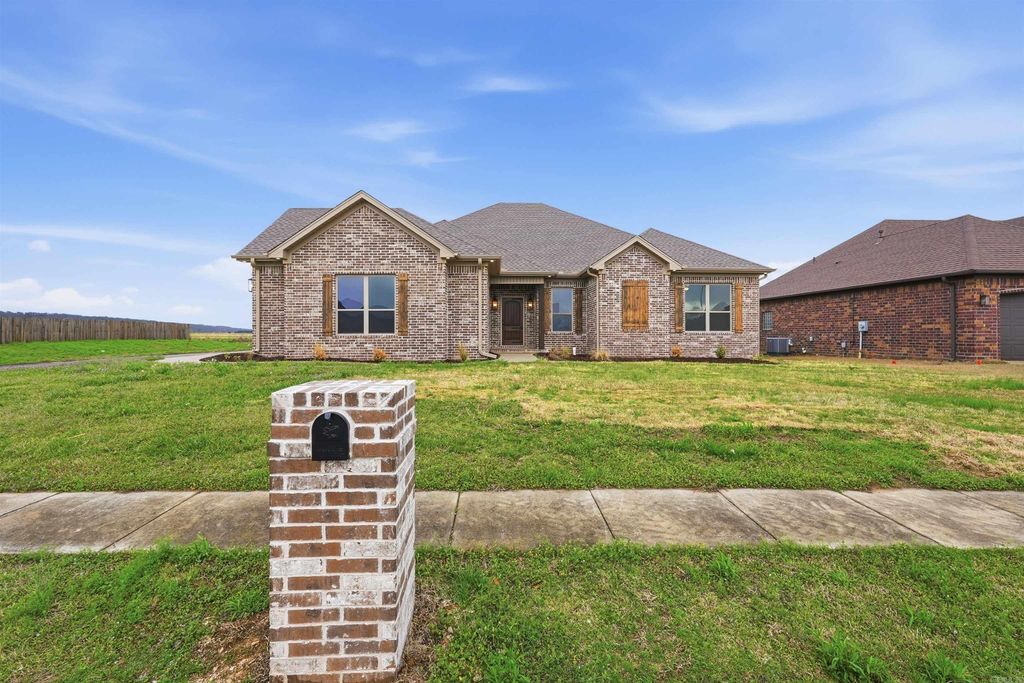18 Rush Creek Dr, Vilonia, AR 72173