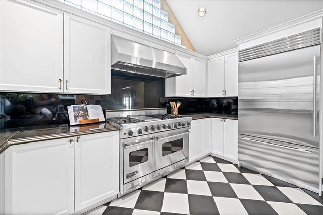 35 Glen Grn, Winchester, MA 01890