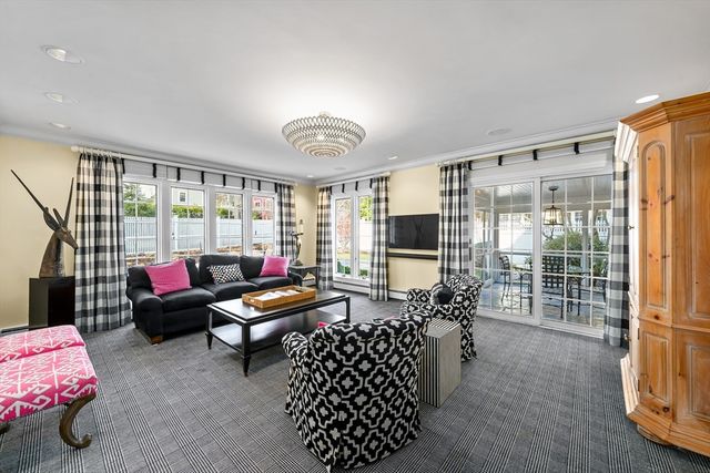 35 Glen Grn, Winchester, MA 01890