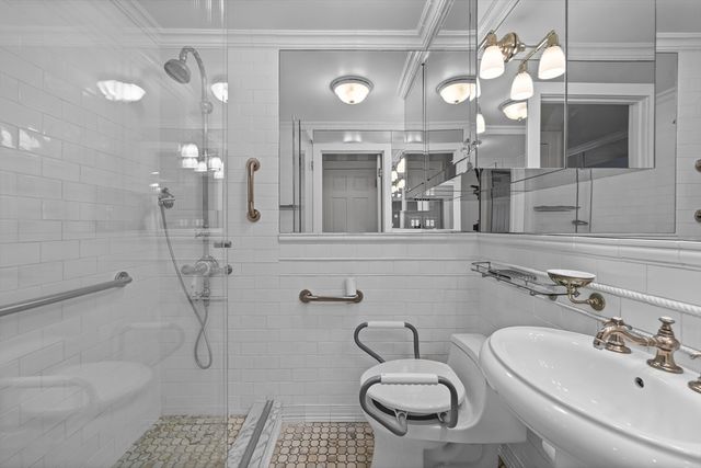 35 Glen Grn, Winchester, MA 01890