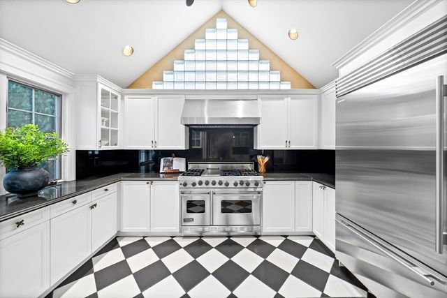 35 Glen Grn, Winchester, MA 01890