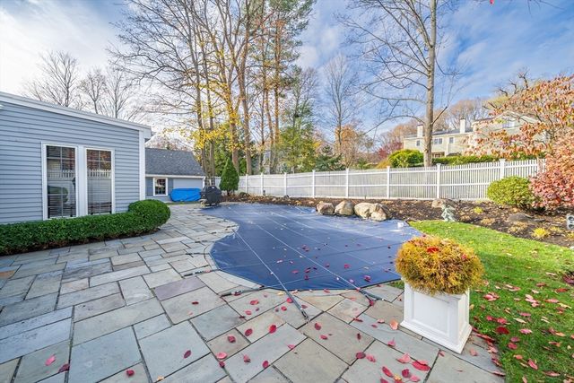 35 Glen Grn, Winchester, MA 01890