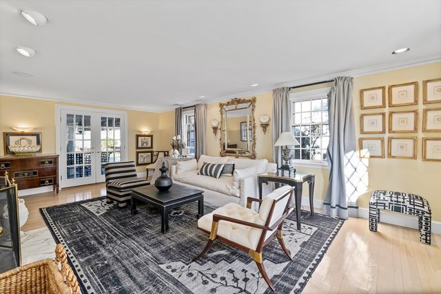 35 Glen Grn, Winchester, MA 01890