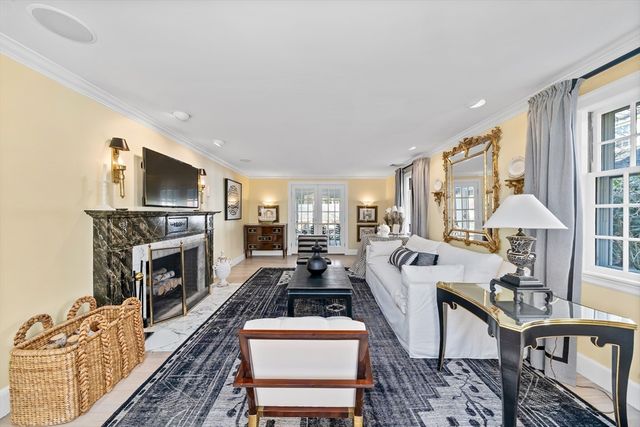 35 Glen Grn, Winchester, MA 01890