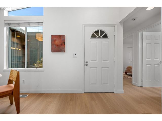 3306 Ne HOLMAN St, Portland, OR 97211