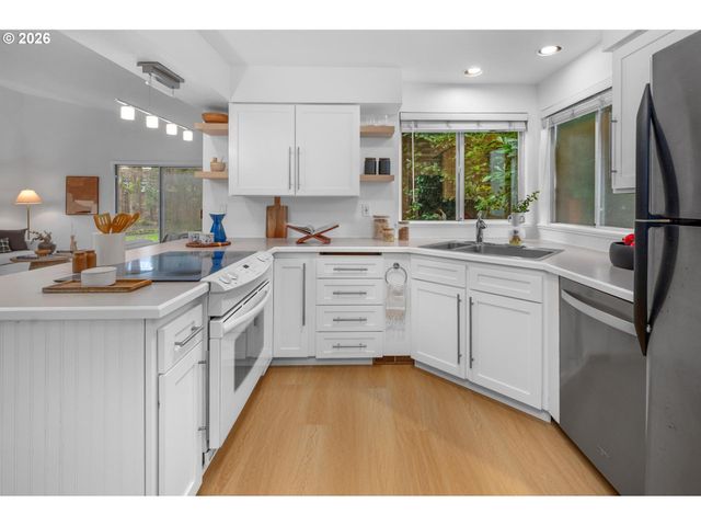 3306 Ne HOLMAN St, Portland, OR 97211