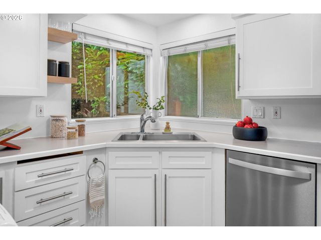 3306 Ne HOLMAN St, Portland, OR 97211