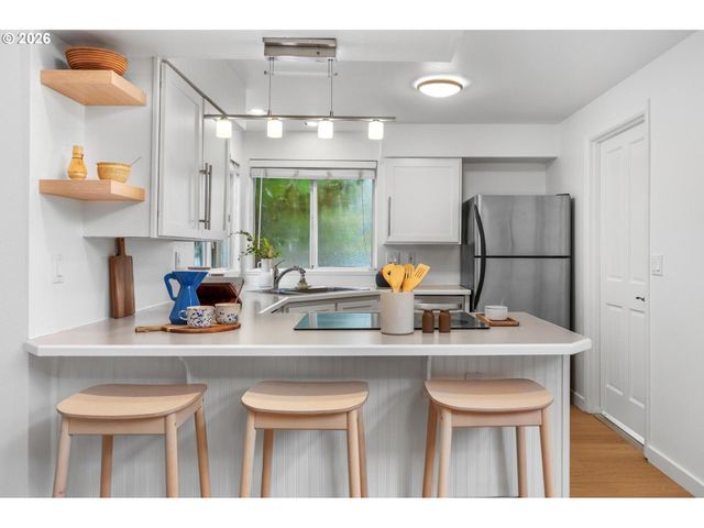 3306 Ne HOLMAN St, Portland, OR 97211