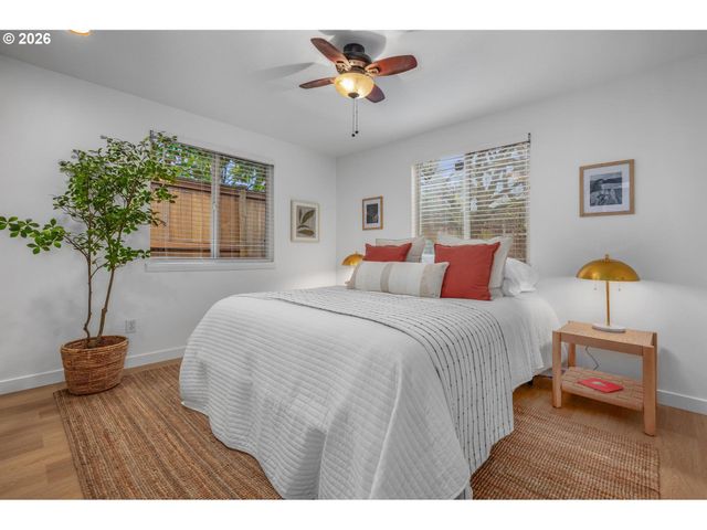 3306 Ne HOLMAN St, Portland, OR 97211