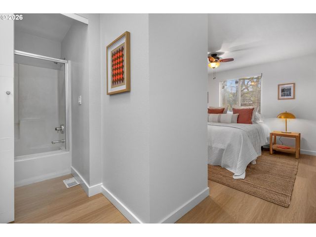 3306 Ne HOLMAN St, Portland, OR 97211