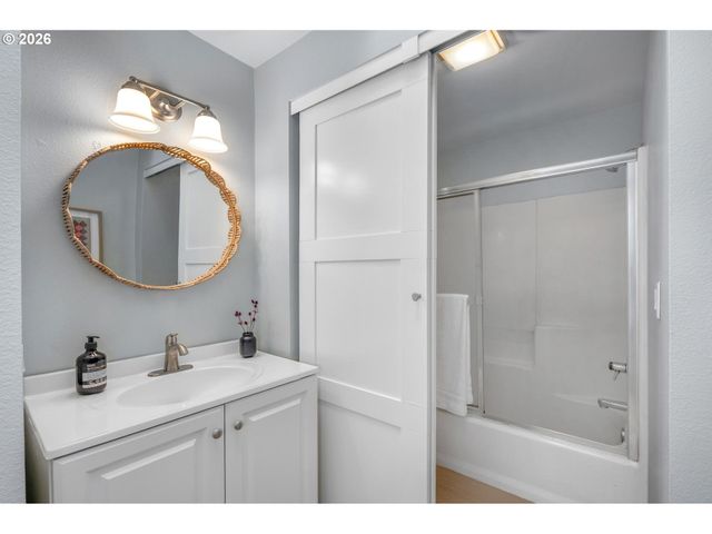 3306 Ne HOLMAN St, Portland, OR 97211