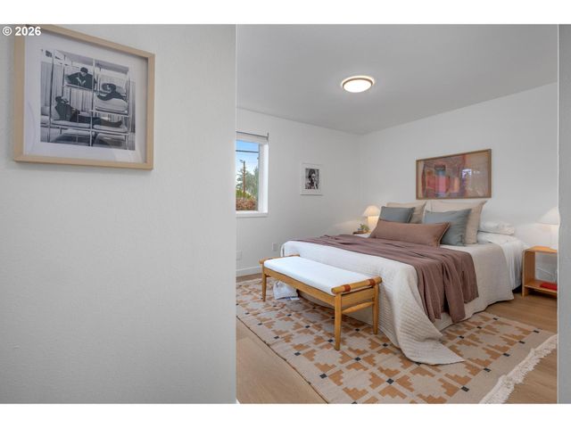 3306 Ne HOLMAN St, Portland, OR 97211