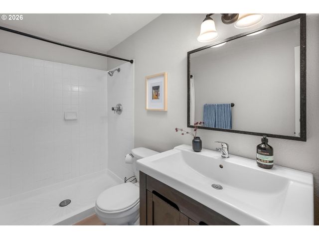 3306 Ne HOLMAN St, Portland, OR 97211