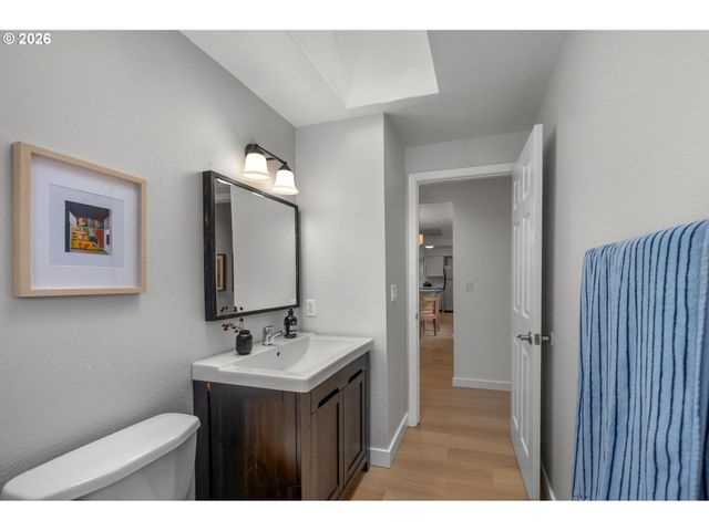 3306 Ne HOLMAN St, Portland, OR 97211