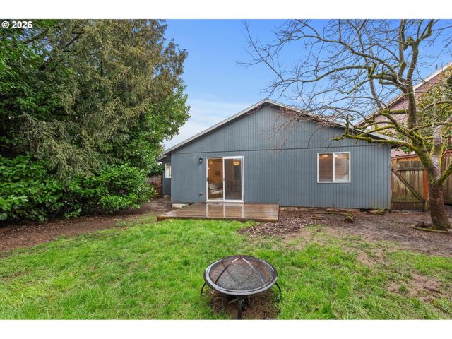 3306 Ne HOLMAN St, Portland, OR 97211
