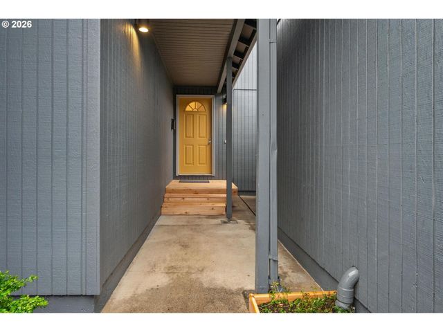 3306 Ne HOLMAN St, Portland, OR 97211