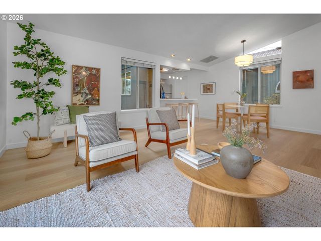 3306 Ne HOLMAN St, Portland, OR 97211