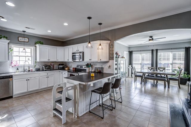 1040 Cranberry CT, Moneta, VA 24121