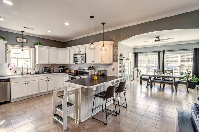 1040 Cranberry CT, Moneta, VA 24121