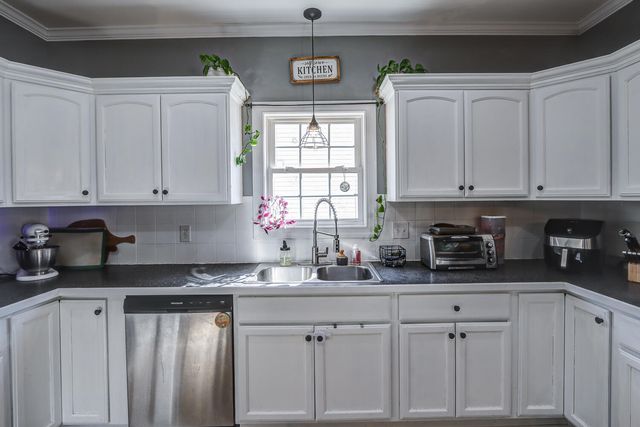 1040 Cranberry CT, Moneta, VA 24121