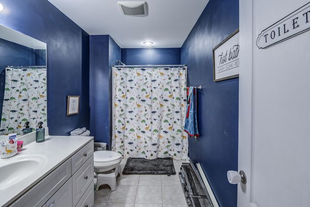 1040 Cranberry CT, Moneta, VA 24121