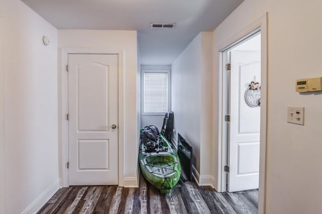 1040 Cranberry CT, Moneta, VA 24121