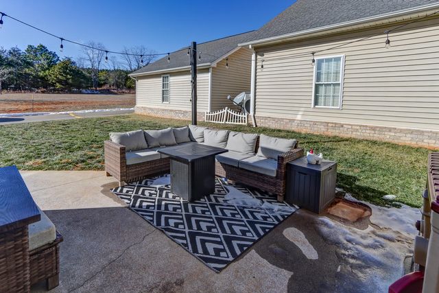 1040 Cranberry CT, Moneta, VA 24121