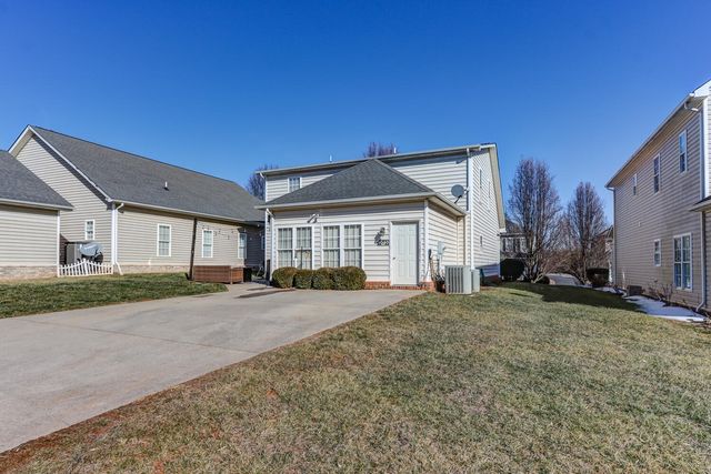 1040 Cranberry CT, Moneta, VA 24121