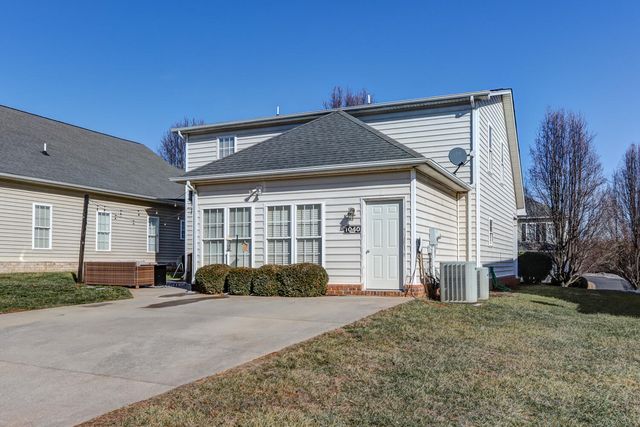 1040 Cranberry CT, Moneta, VA 24121