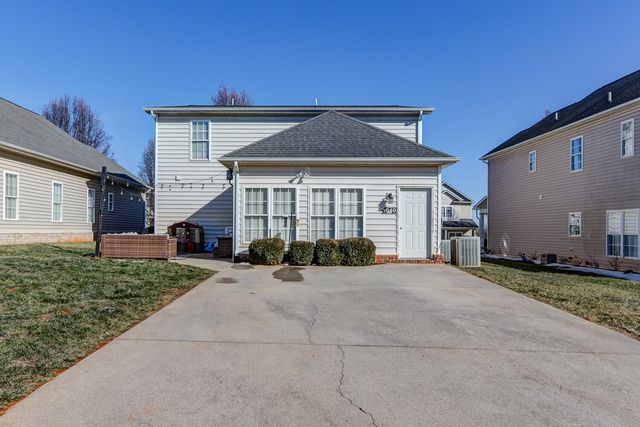 1040 Cranberry CT, Moneta, VA 24121