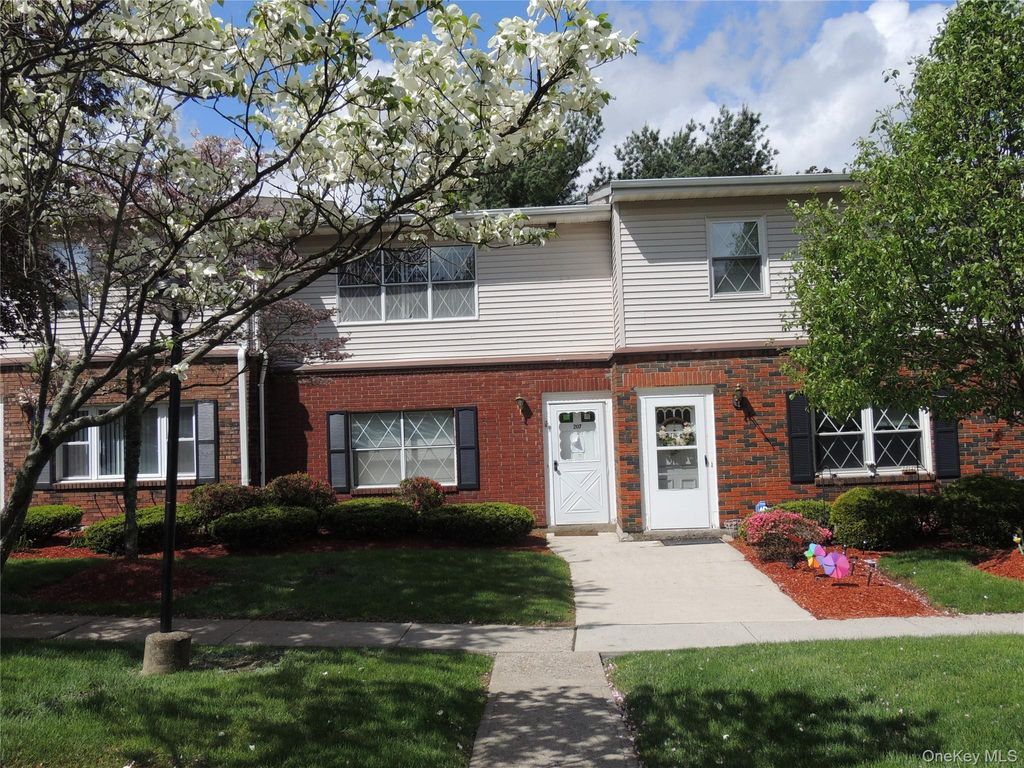 276 Temple Hill Road 207, New Windsor, NY 12553 — photo 2