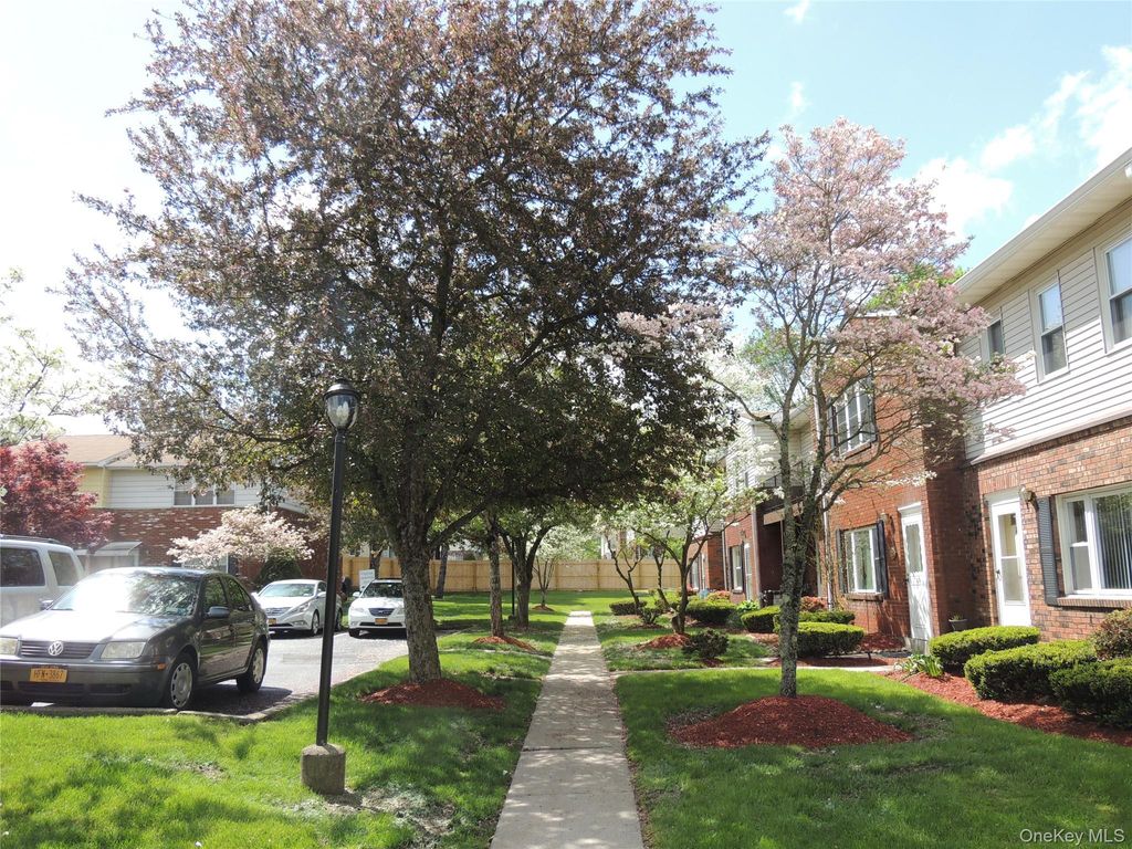 276 Temple Hill Road 207, New Windsor, NY 12553 — photo 3
