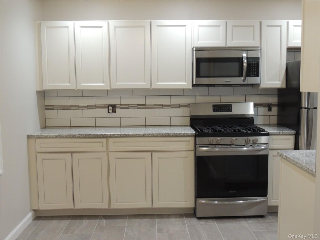 276 Temple Hill Road 207, New Windsor, NY 12553 — photo 5