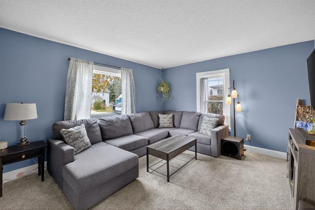 106 5th Street NE, Stewartville, MN 55976