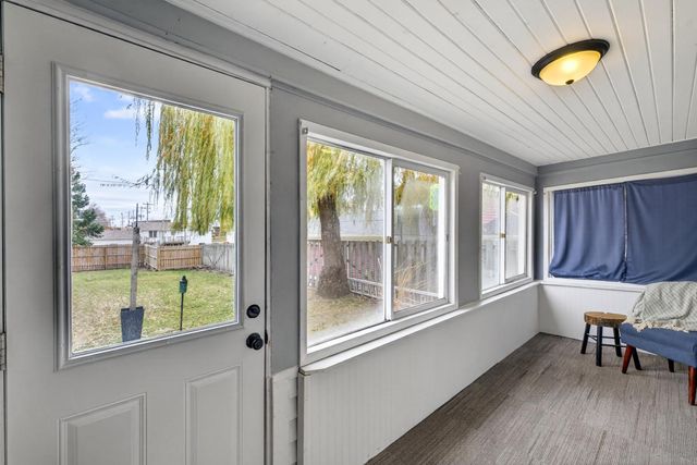 106 5th Street NE, Stewartville, MN 55976