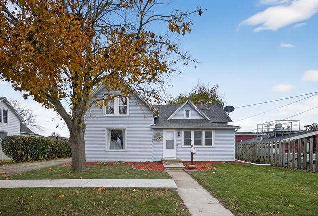 106 5th Street NE, Stewartville, MN 55976