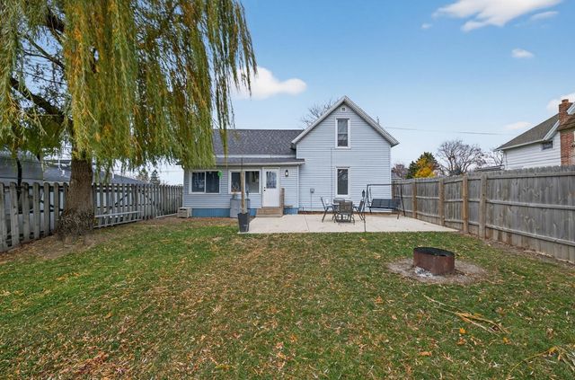 106 5th Street NE, Stewartville, MN 55976