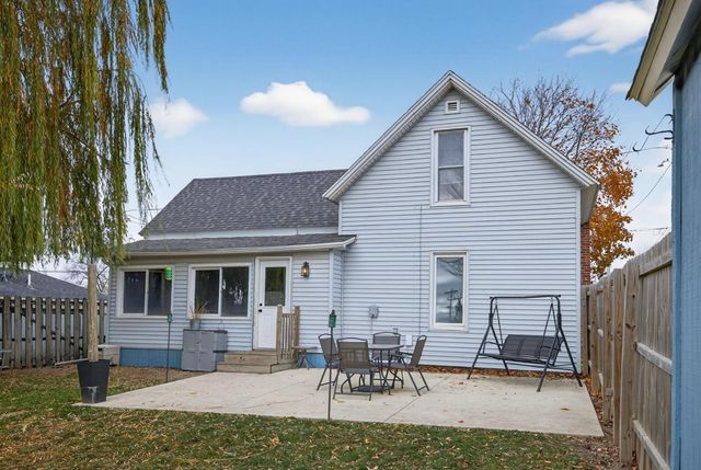 106 5th Street NE, Stewartville, MN 55976