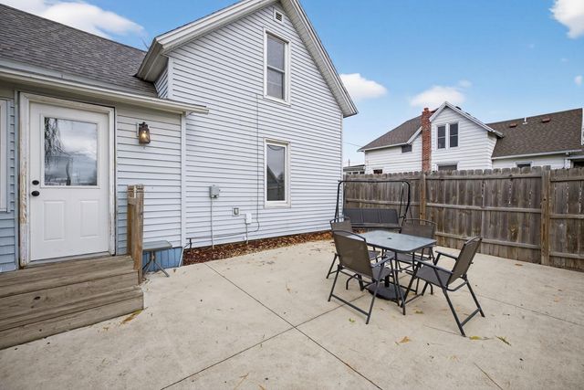 106 5th Street NE, Stewartville, MN 55976