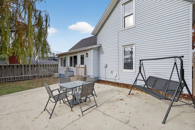 106 5th Street NE, Stewartville, MN 55976