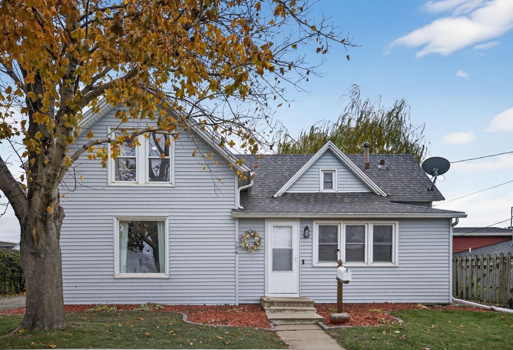 106 5th Street NE, Stewartville, MN 55976