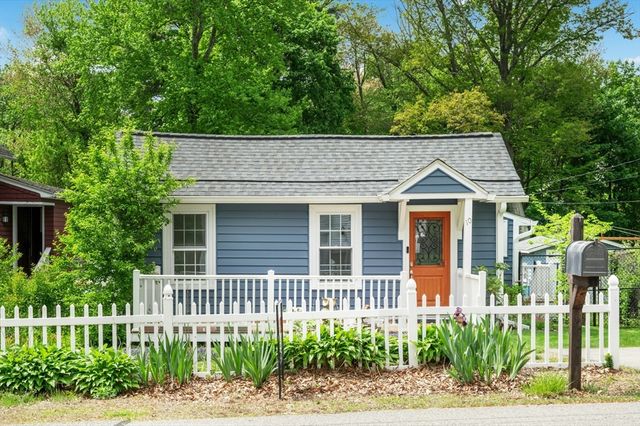 10 Middleton St, Millbury, MA 01527