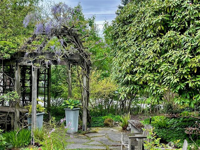 2701 NE 94th Street, Seattle, WA 98115