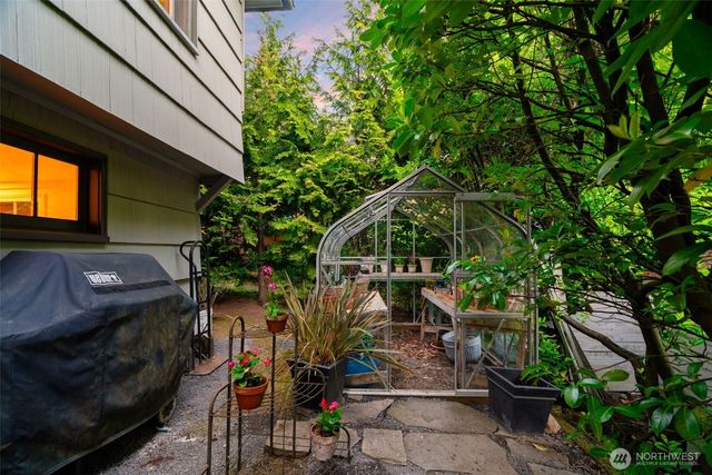 2701 NE 94th Street, Seattle, WA 98115